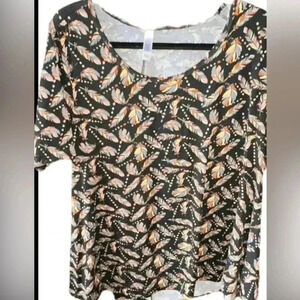 Lularoe size medium perfect tee swing top‎ with feathers! VGUC.